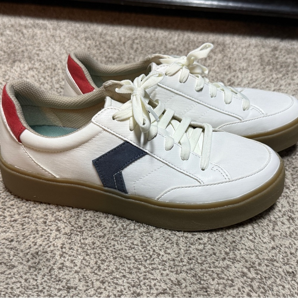DR SCHOLL’S WOMENS MADISON LACE SNEAKER SIZE 8